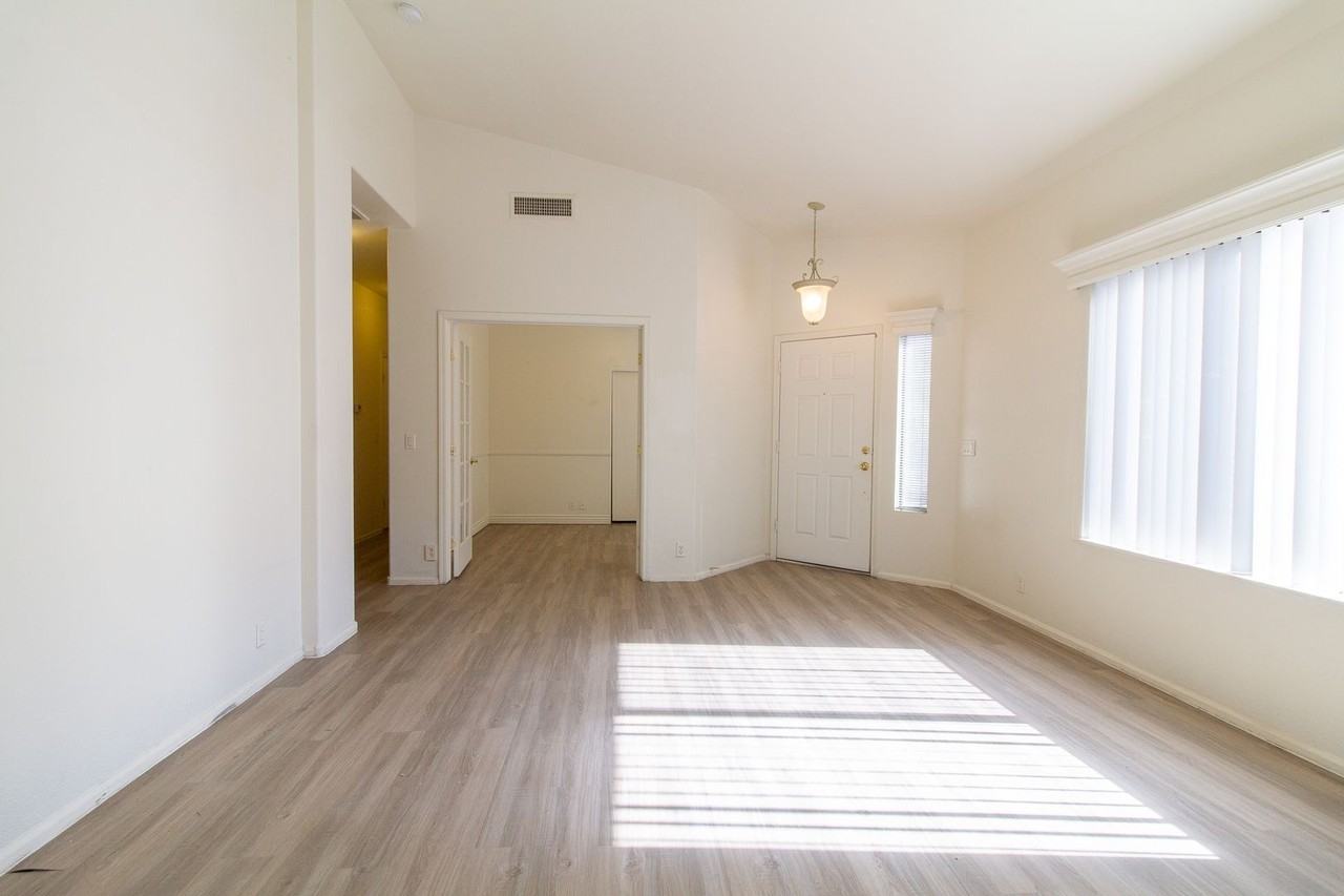 12100 N 89th Dr - Photo 5 of 18
