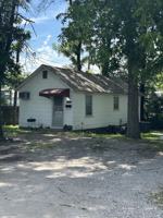 featured image of 111 W Lindburg St
