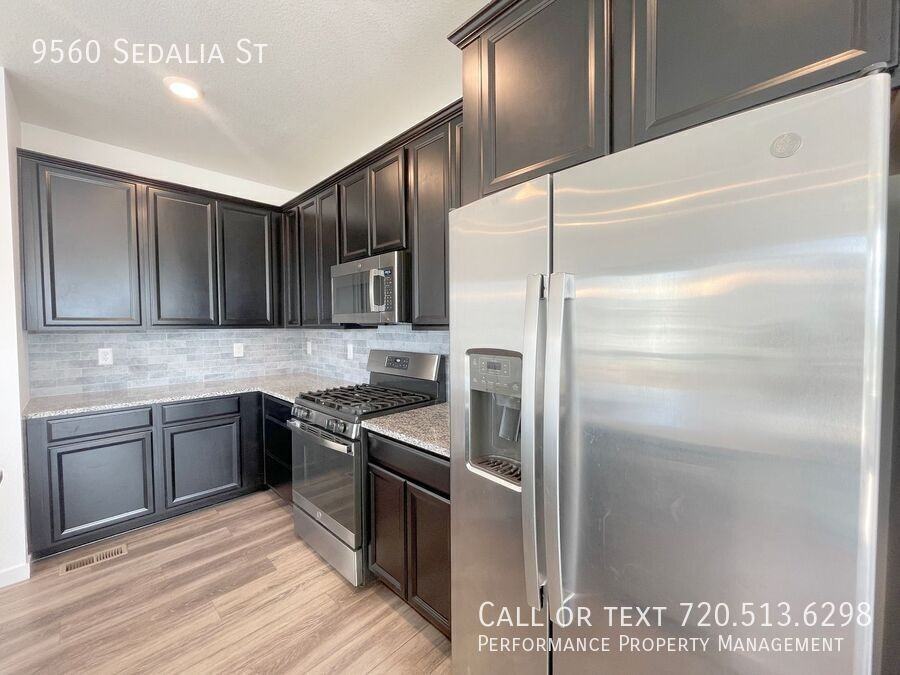 9560 Sedalia St - Photo 5 of 24