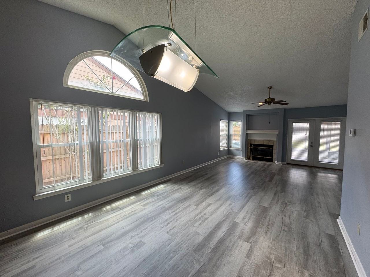 3117 Bridgeford Dr - Photo 3 of 23