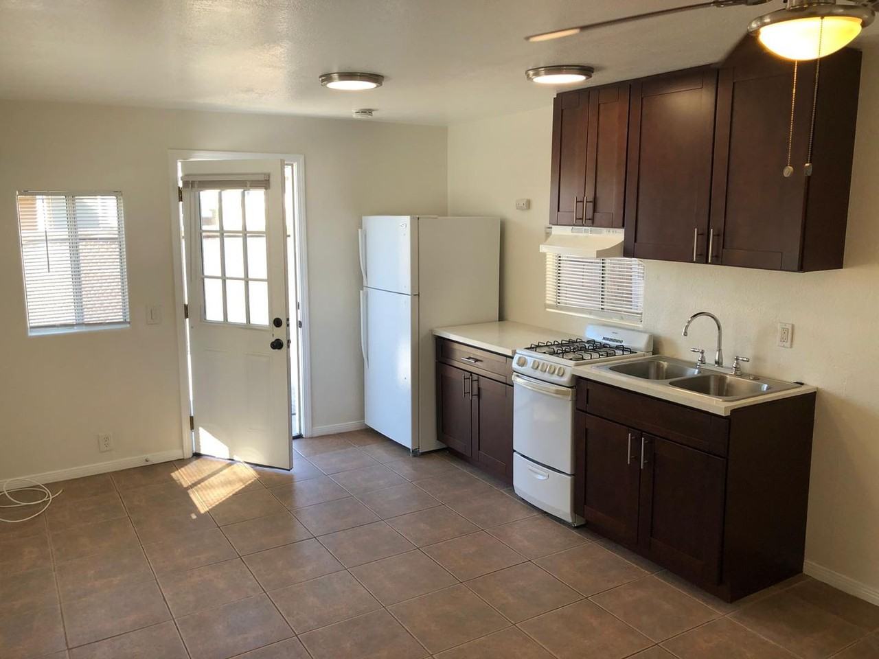 729 Morrison St - Photo 2 of 8