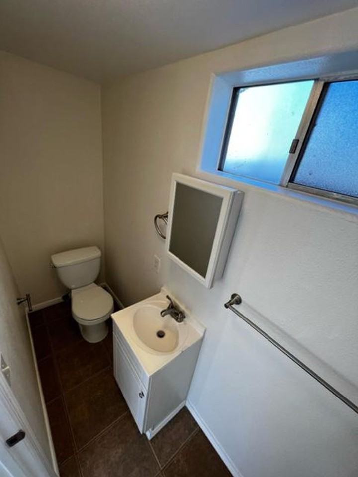 729 Morrison St - Photo 4 of 8