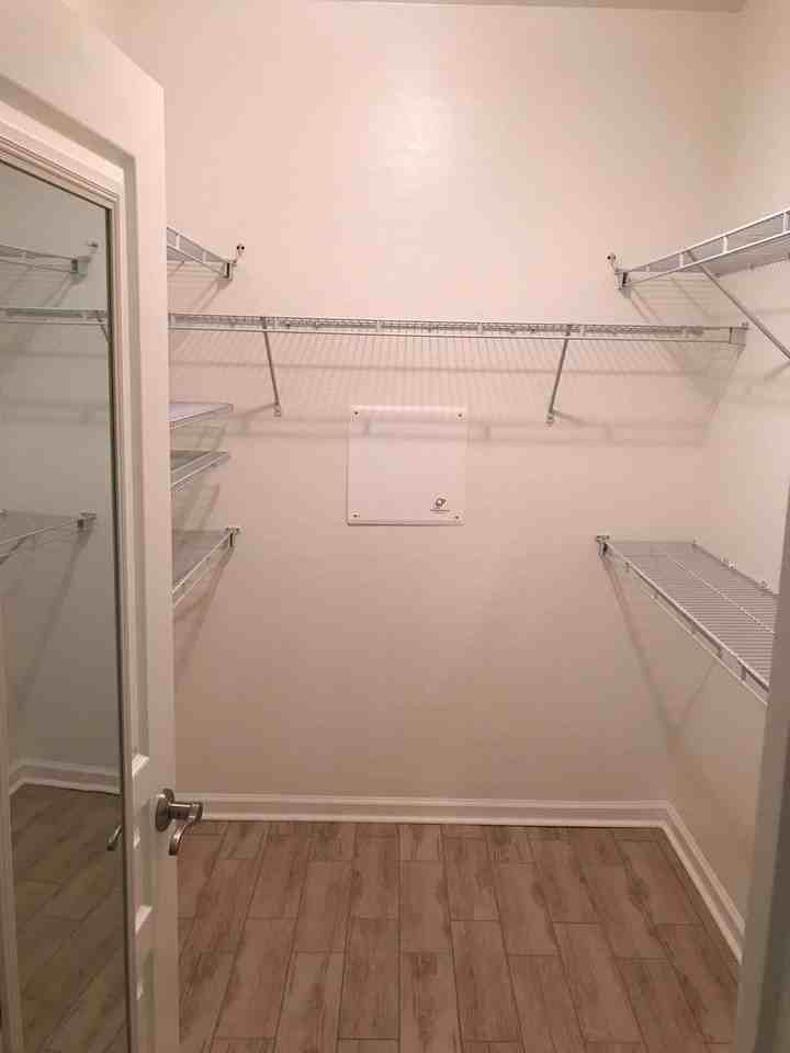 9112 Mount Pleasant Dr - Photo 7 of 11