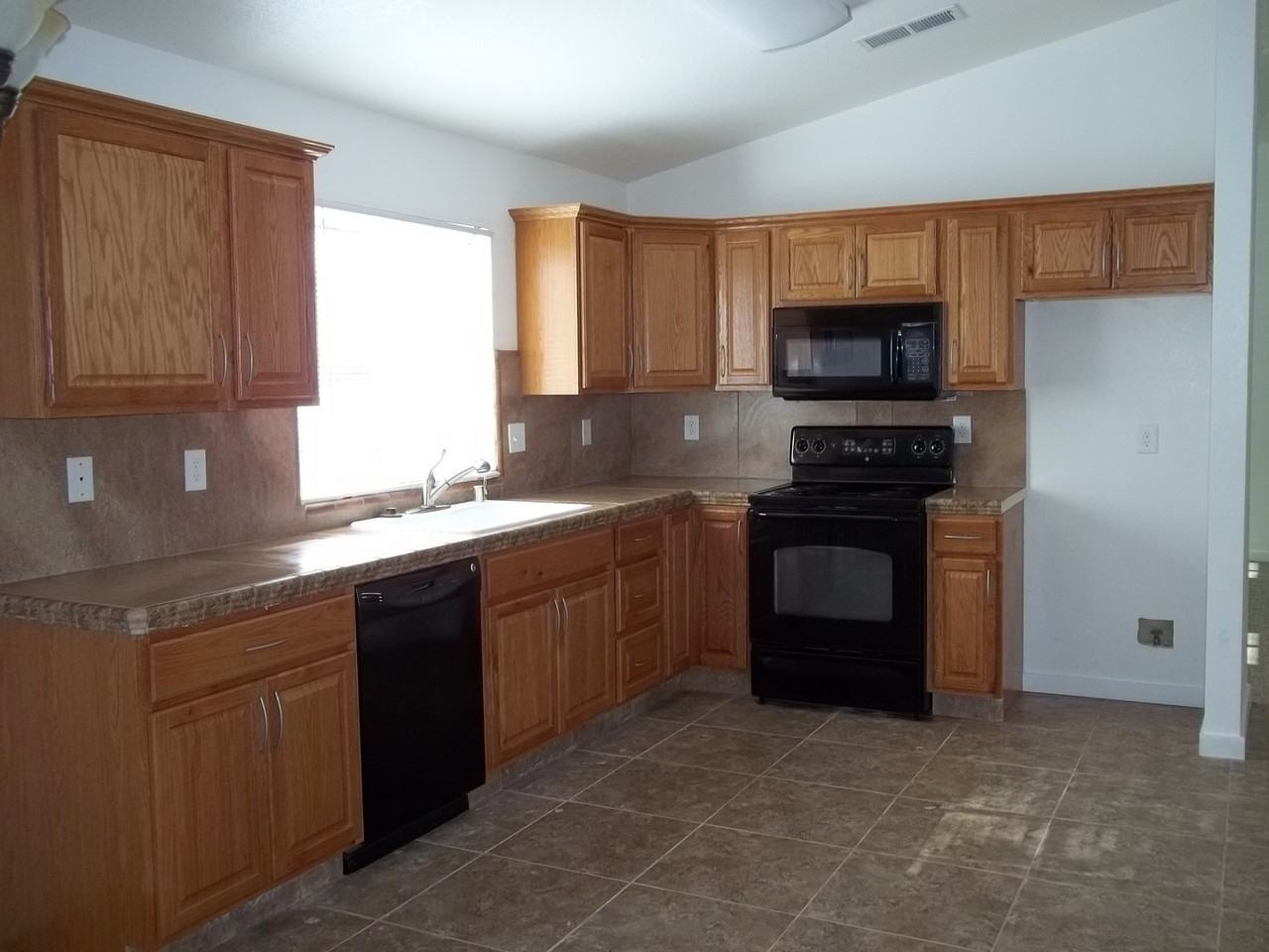 4436 N Wheeler Ave - Photo 2 of 12