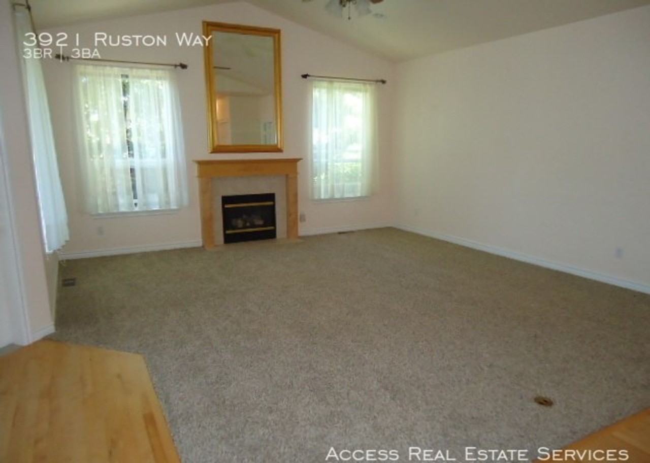 3921 Ruston Way - Photo 3 of 10