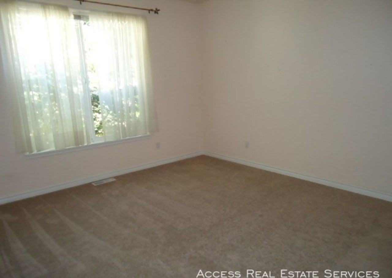 3921 Ruston Way - Photo 5 of 10