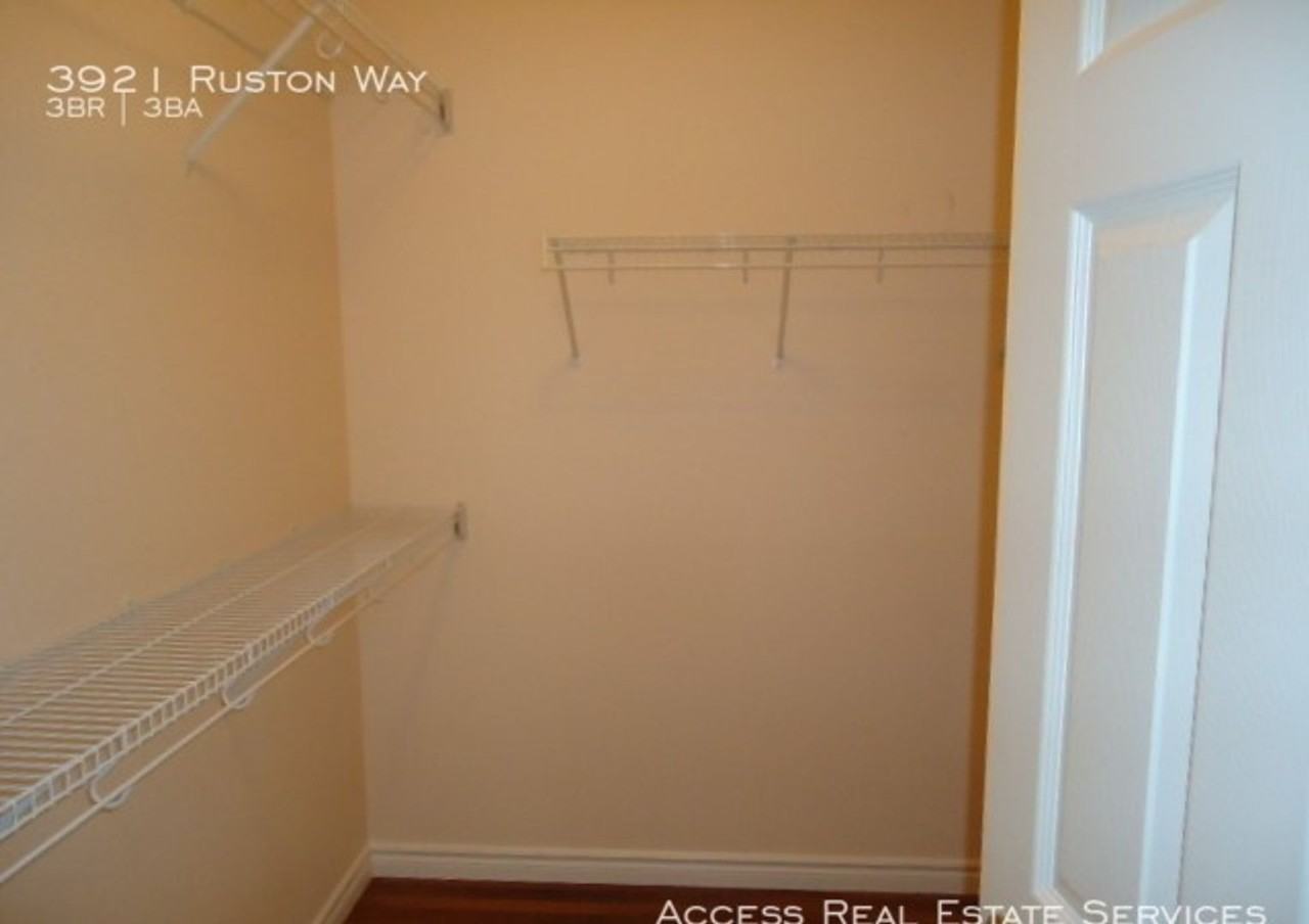 3921 Ruston Way - Photo 6 of 10