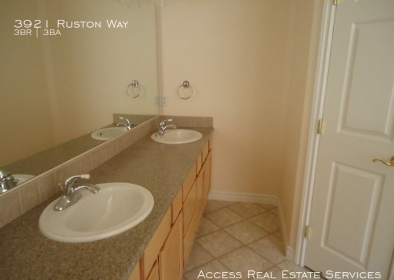 3921 Ruston Way - Photo 7 of 10