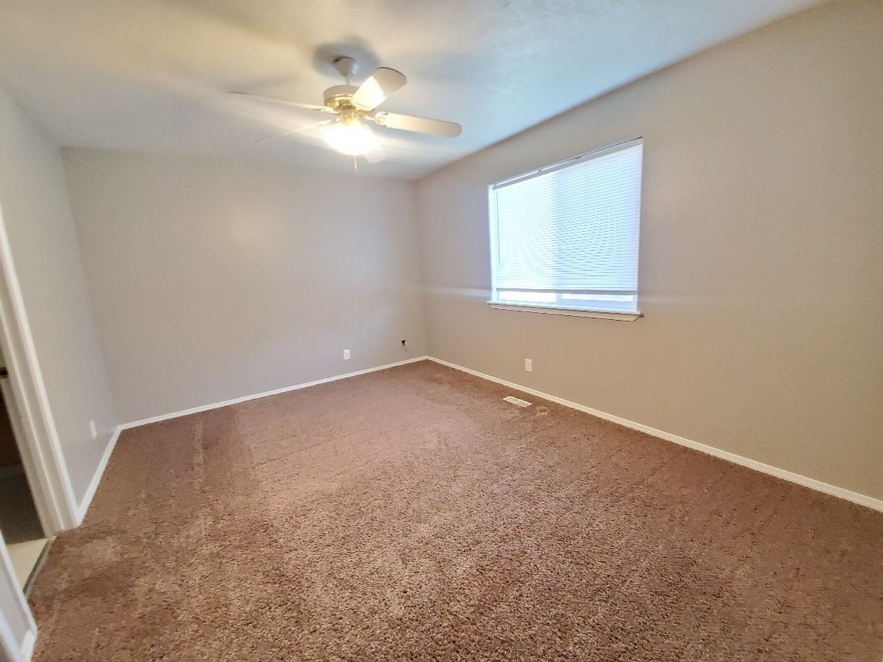 1003 Gold Creek Dr - Photo 4 of 7