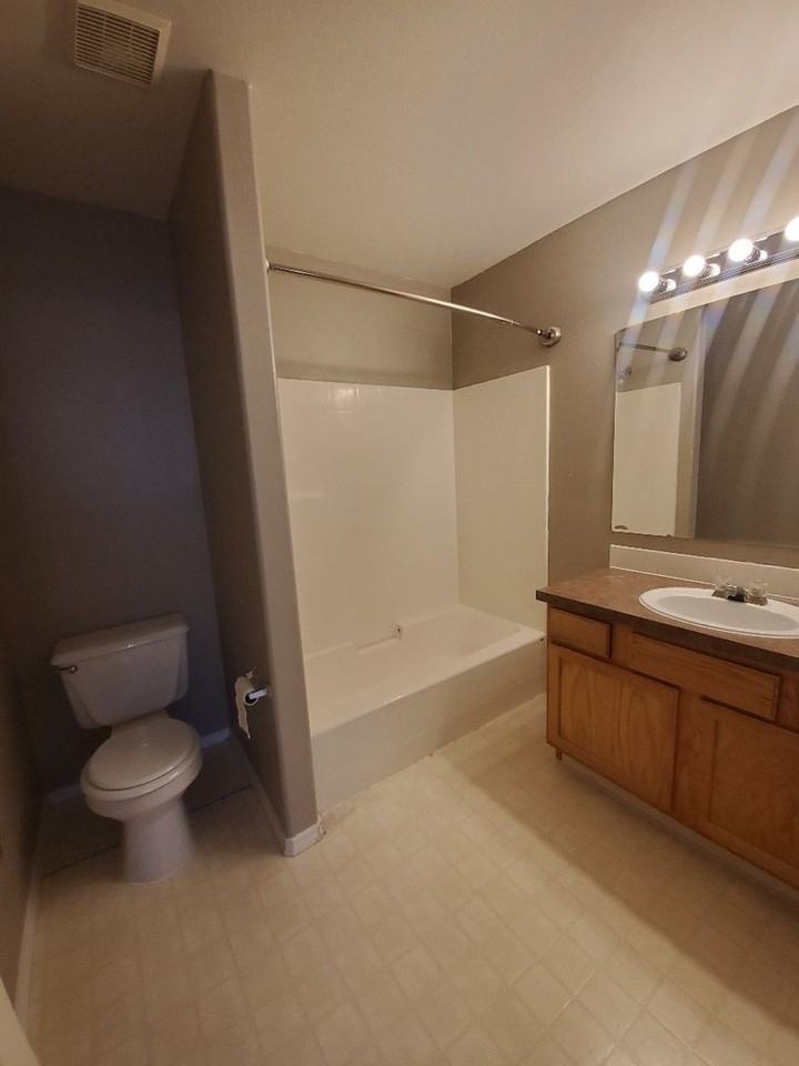 1003 Gold Creek Dr - Photo 5 of 7