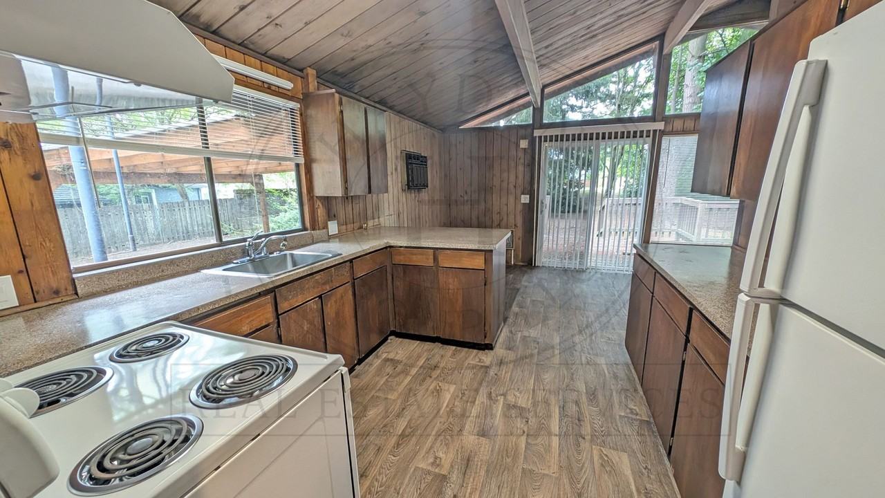 11185 Sw Hall Blvd - Photo 5 of 15