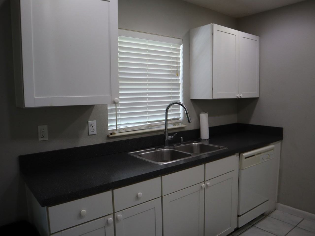 1582 Lavilla St - Photo 4 of 18