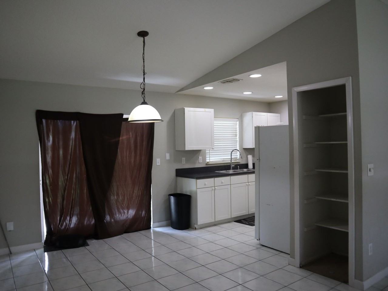 1582 Lavilla St - Photo 5 of 18