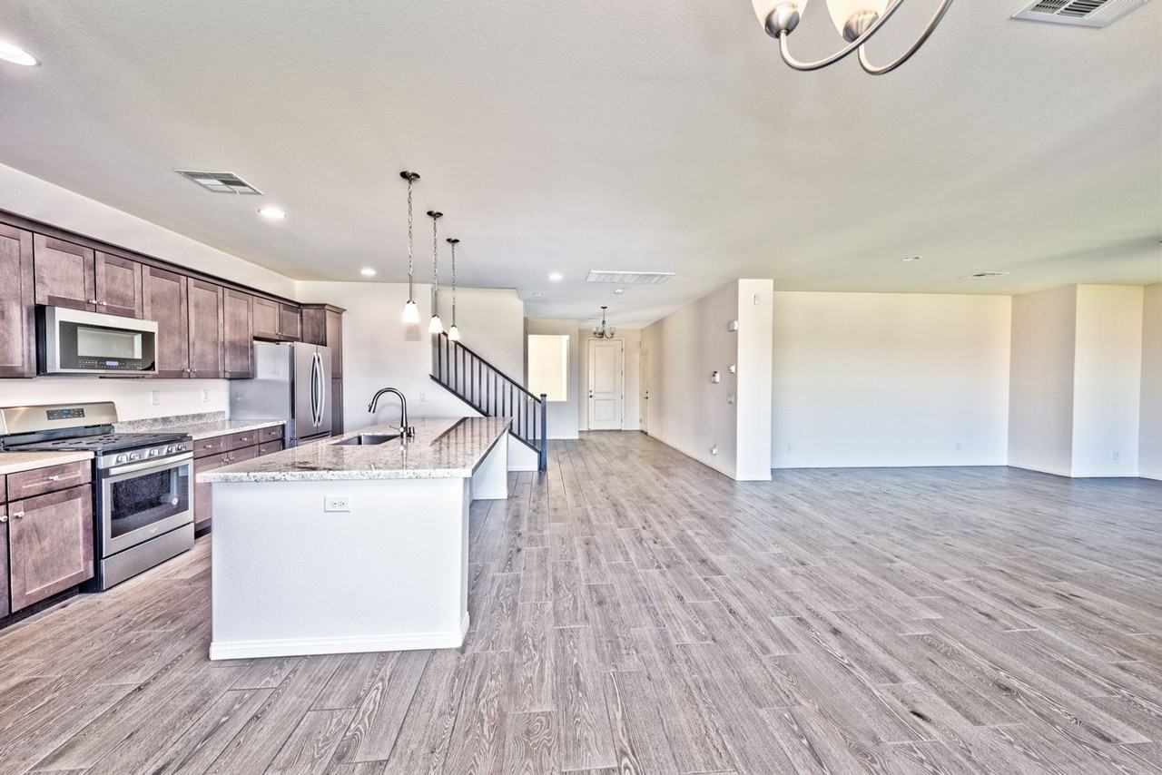 4536 Eagle Nest Peak St - Photo 2 of 18