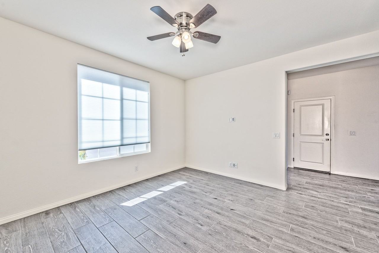 4536 Eagle Nest Peak St - Photo 4 of 18