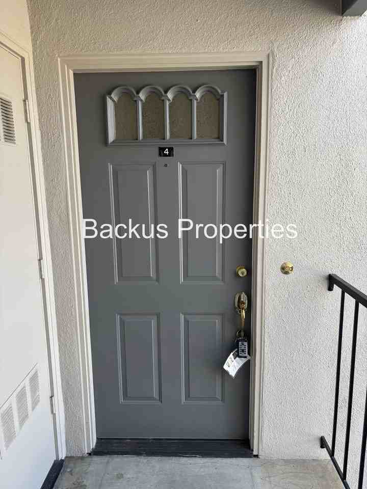 1054 Padre Dr - Photo 2 of 20