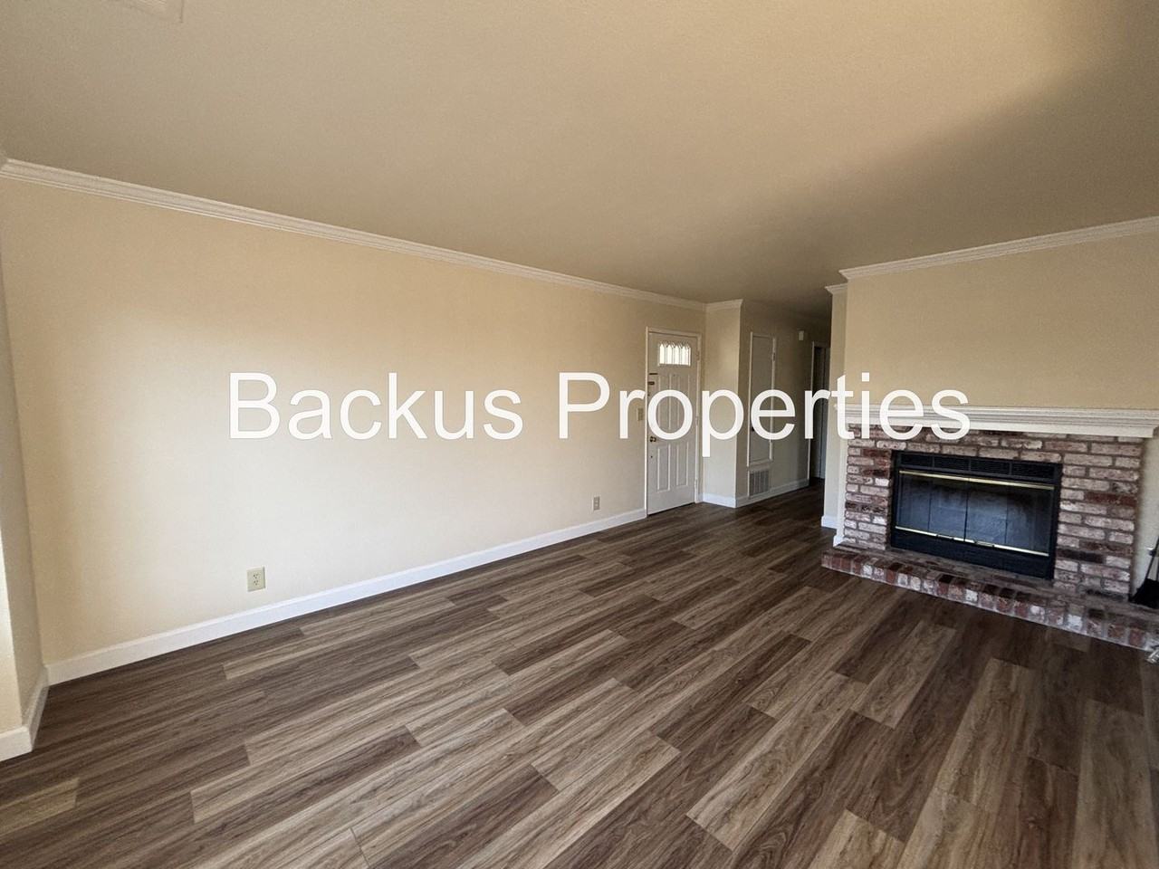 1054 Padre Dr - Photo 4 of 20