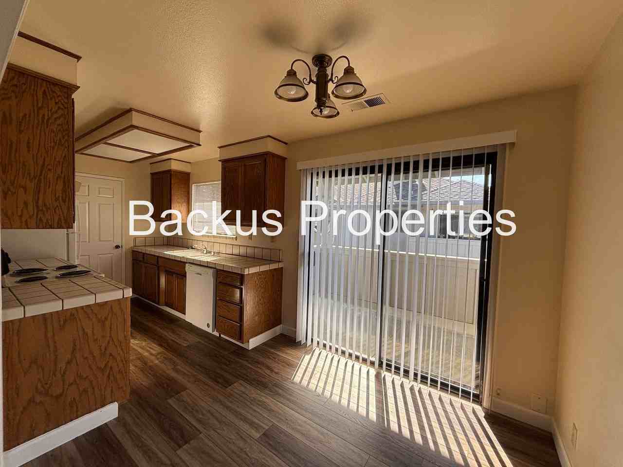 1054 Padre Dr - Photo 6 of 20