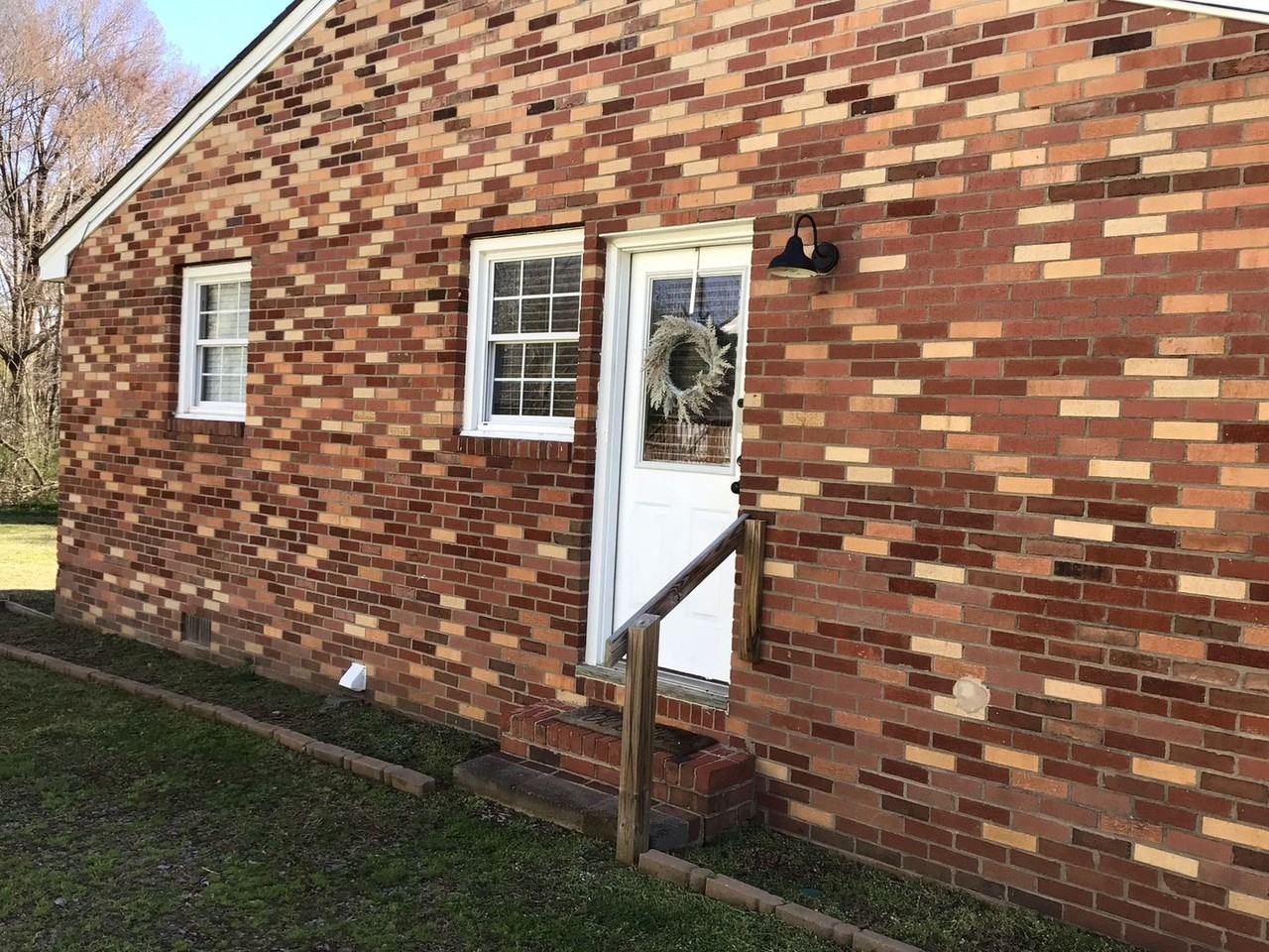 6614 Johnston St - Photo 3 of 3