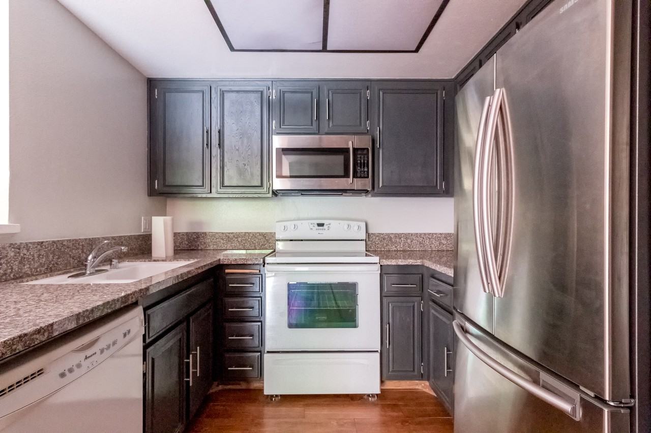 22100 Burbank Blvd #267 - Photo 5 of 7