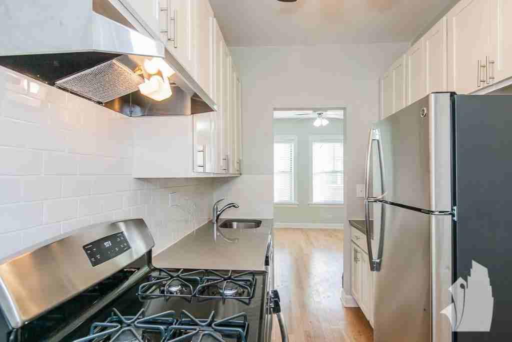 1932 W Winona St #2 - Photo 5 of 8