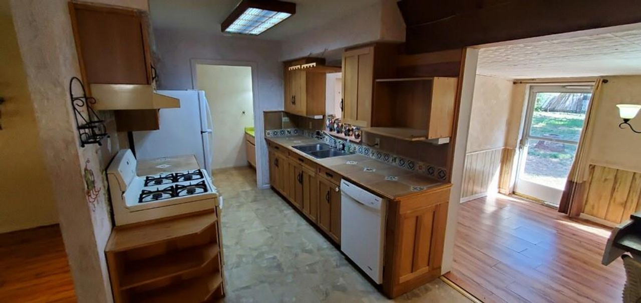 1806 Cherry Orchard Dr - Photo 3 of 5