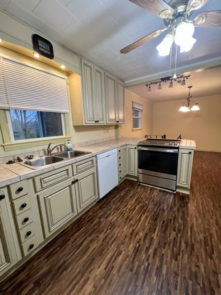 17 Alexander St - Photo 6 of 21