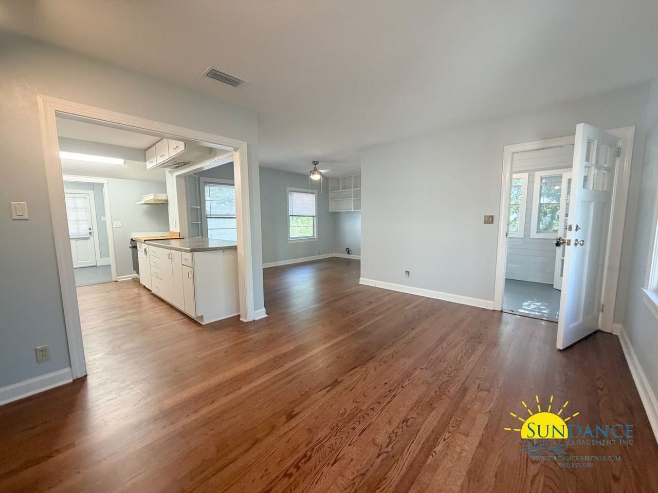 339 Brooks St Se - Photo 3 of 17