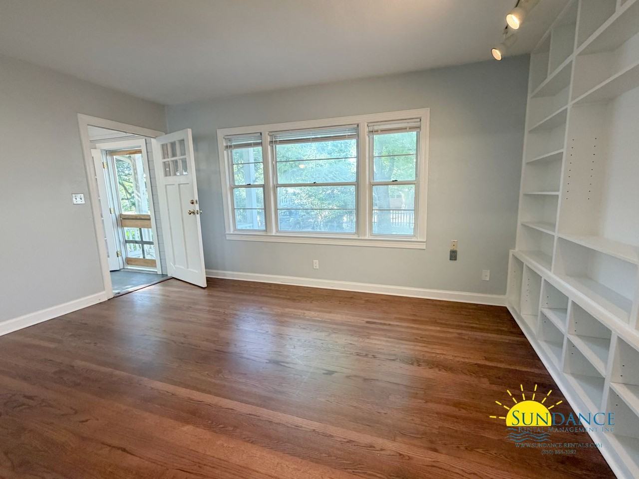 339 Brooks St Se - Photo 6 of 17