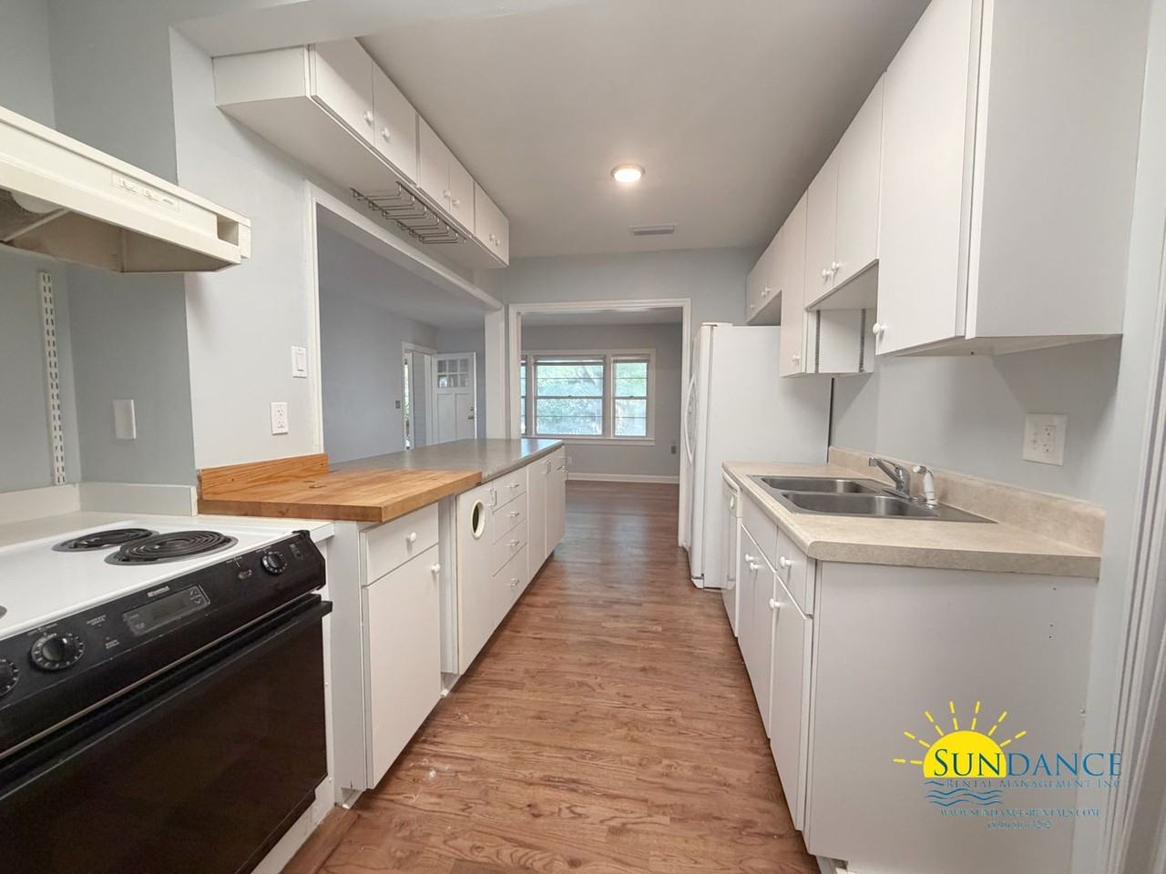339 Brooks St Se - Photo 7 of 17