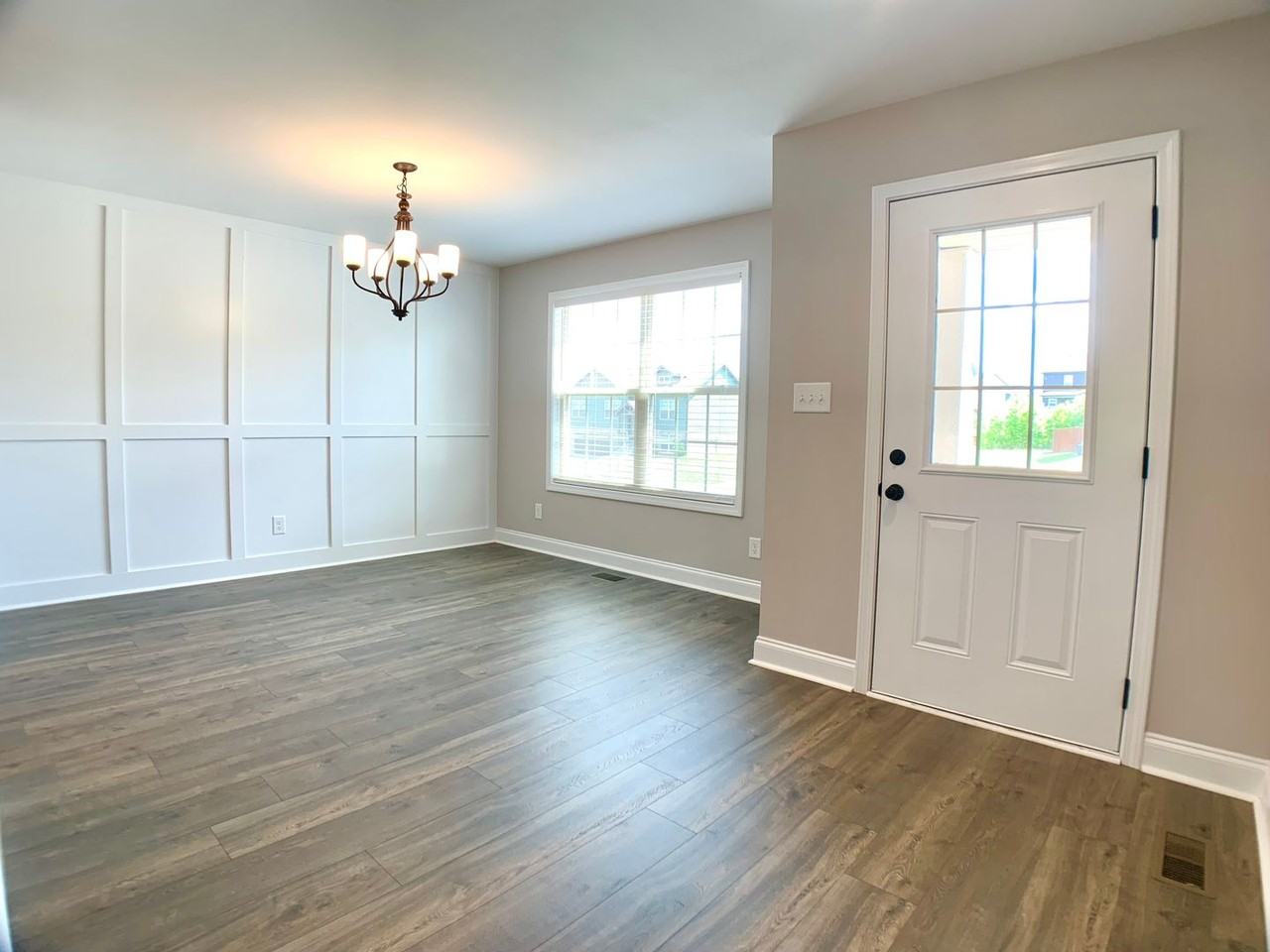 733 Banister Dr - Photo 3 of 50