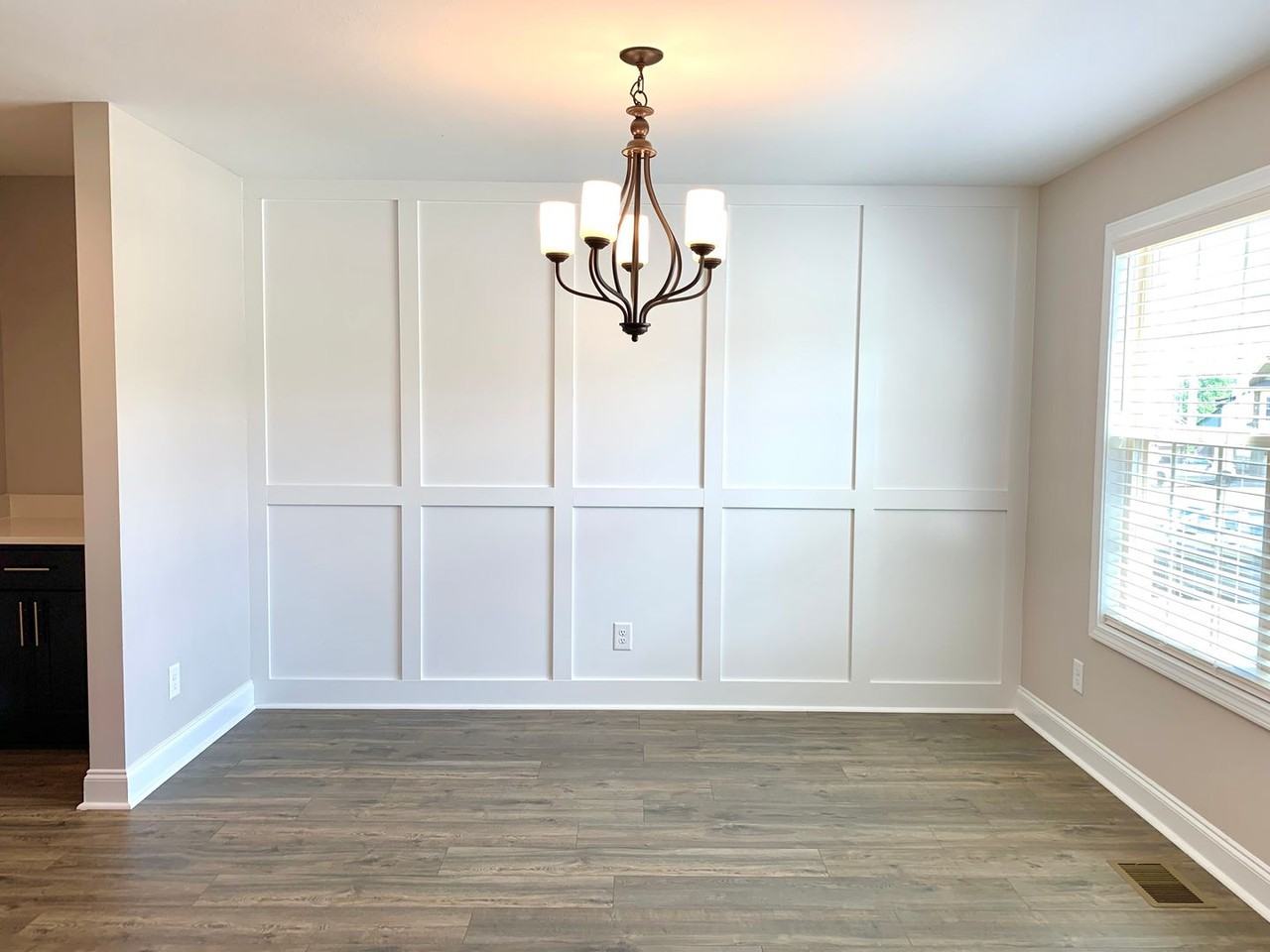 733 Banister Dr - Photo 4 of 50
