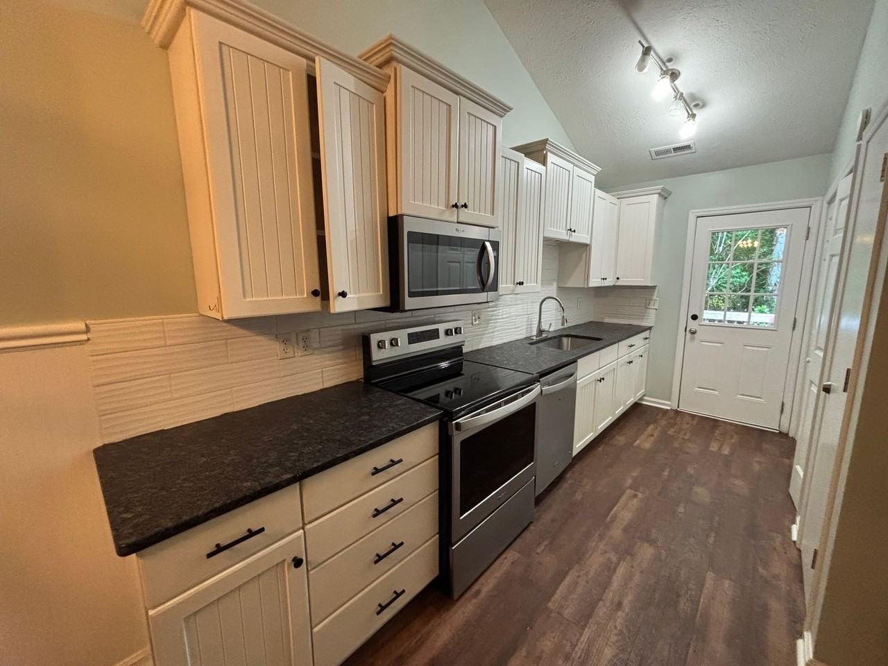 5202 Fox Ct - Photo 7 of 21