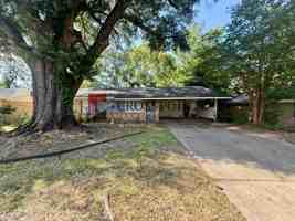 featured image of 2741 Amy Ln