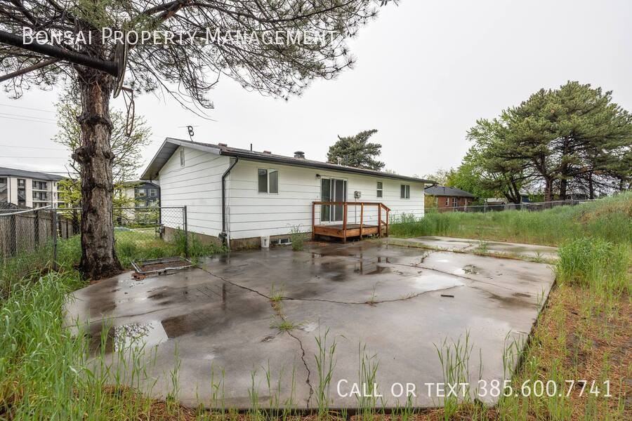 1641 Sandhill Rd - Photo 3 of 46