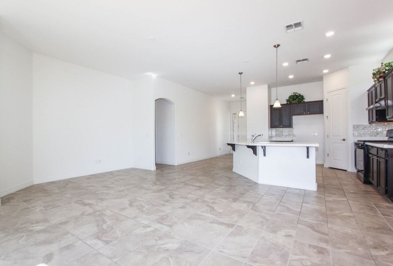 6188 E Oliver Ave - Photo 4 of 18