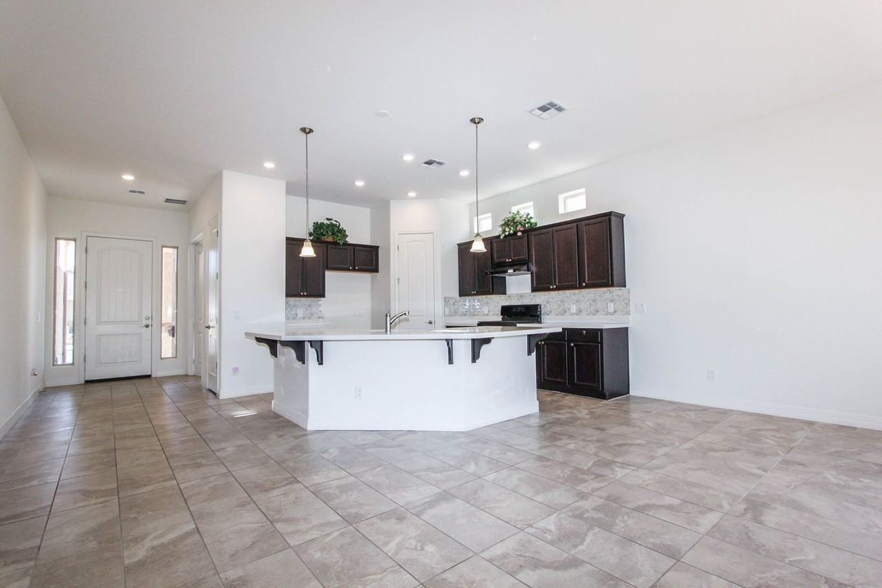 6188 E Oliver Ave - Photo 6 of 18