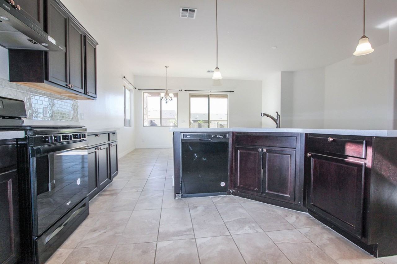 6188 E Oliver Ave - Photo 7 of 18