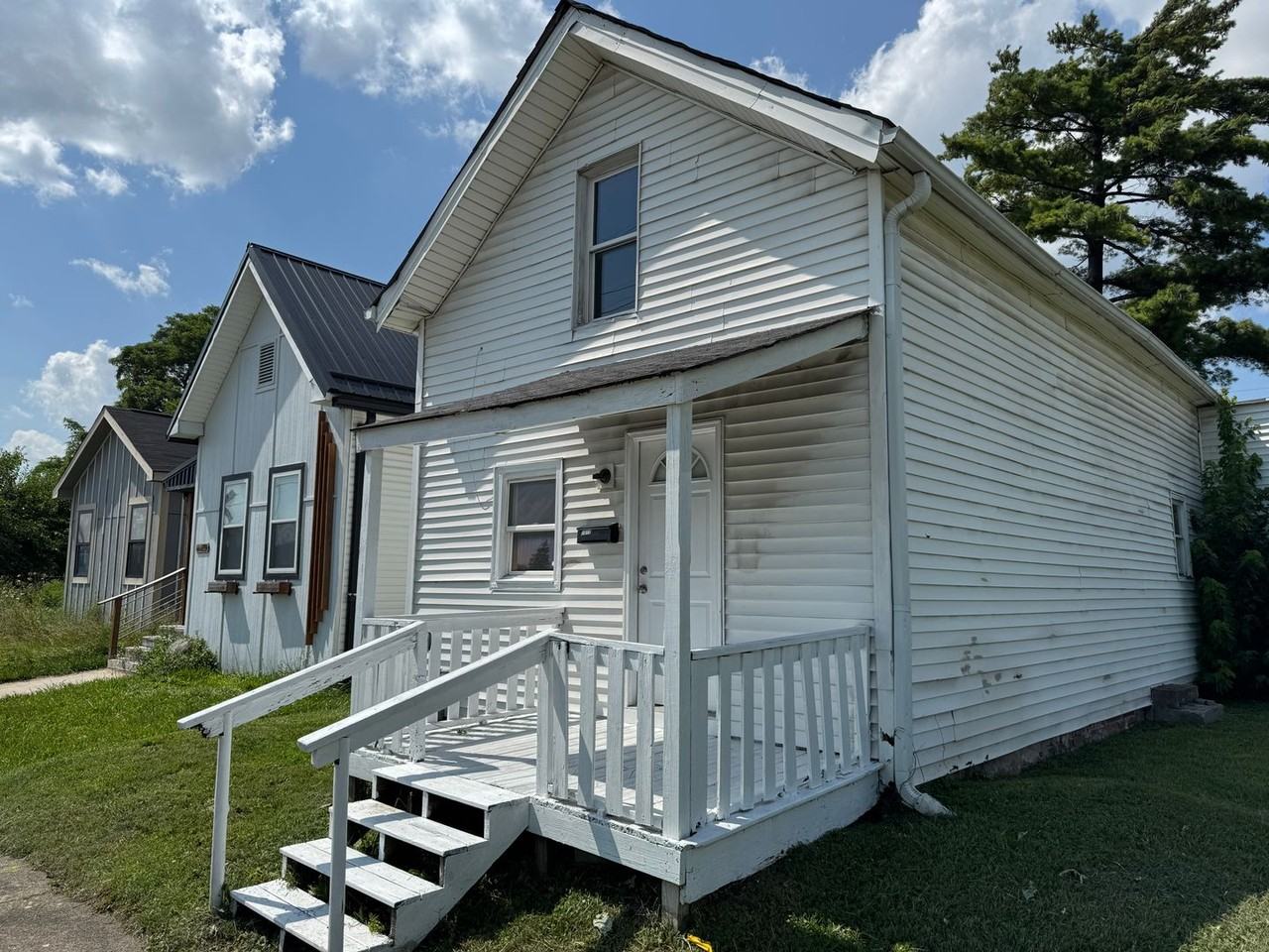 1010 Bates St - Photo 2 of 15