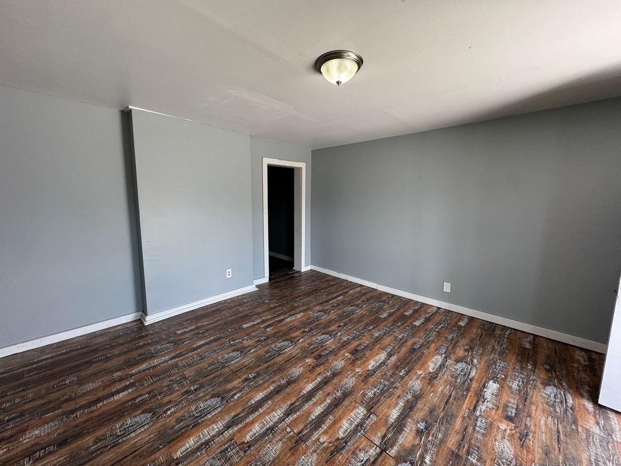 1010 Bates St - Photo 4 of 15