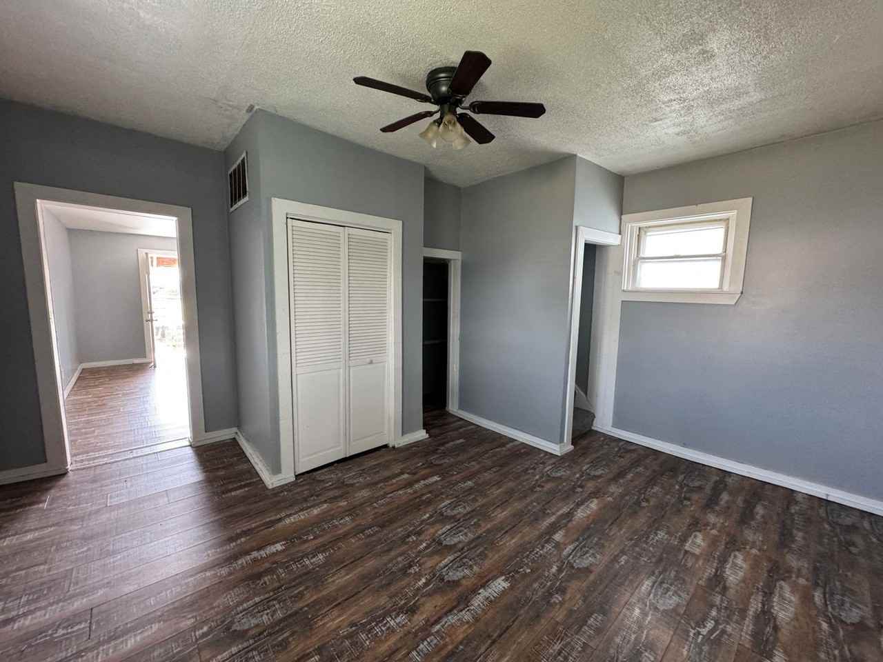 1010 Bates St - Photo 6 of 15