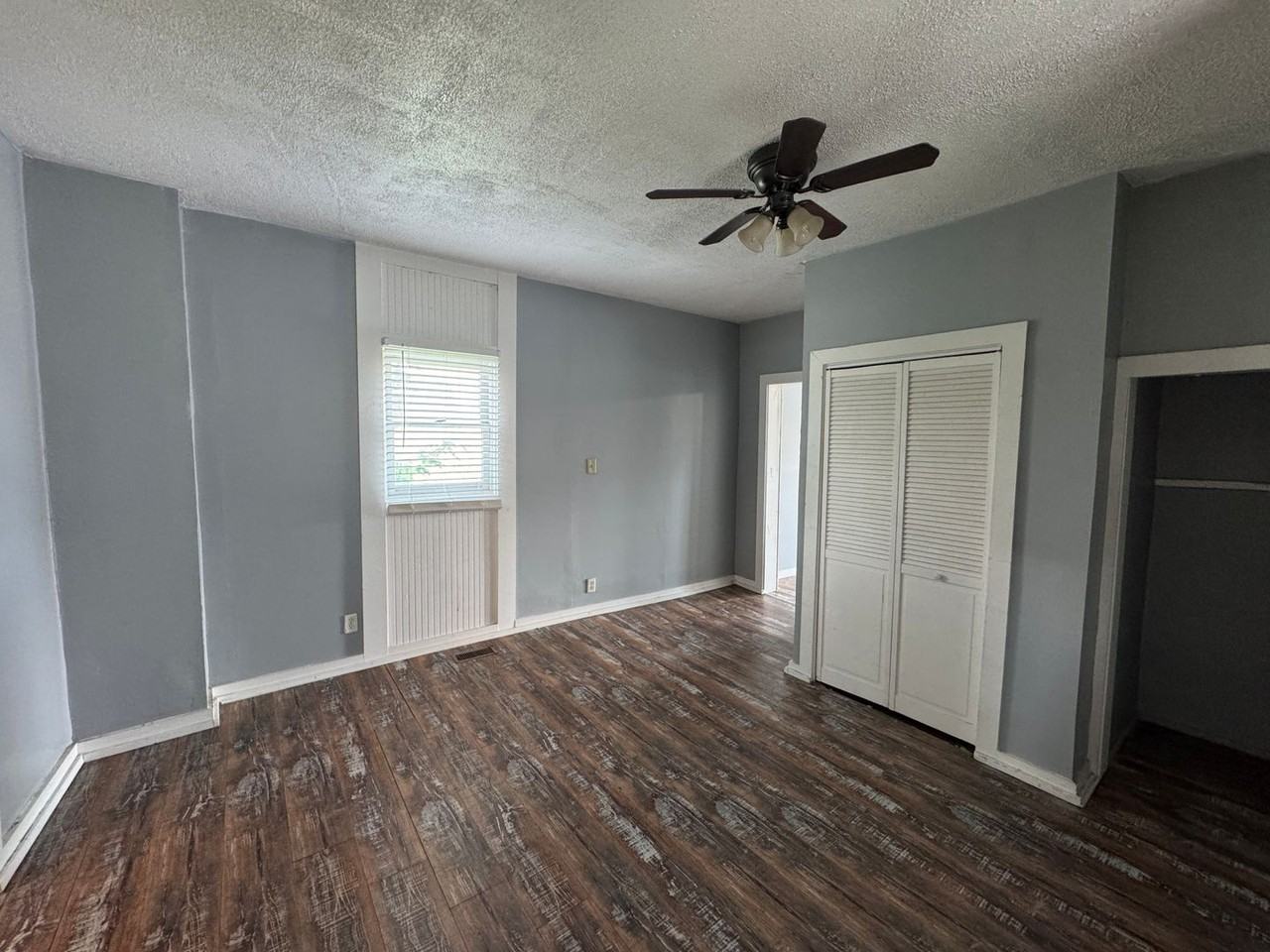 1010 Bates St - Photo 7 of 15
