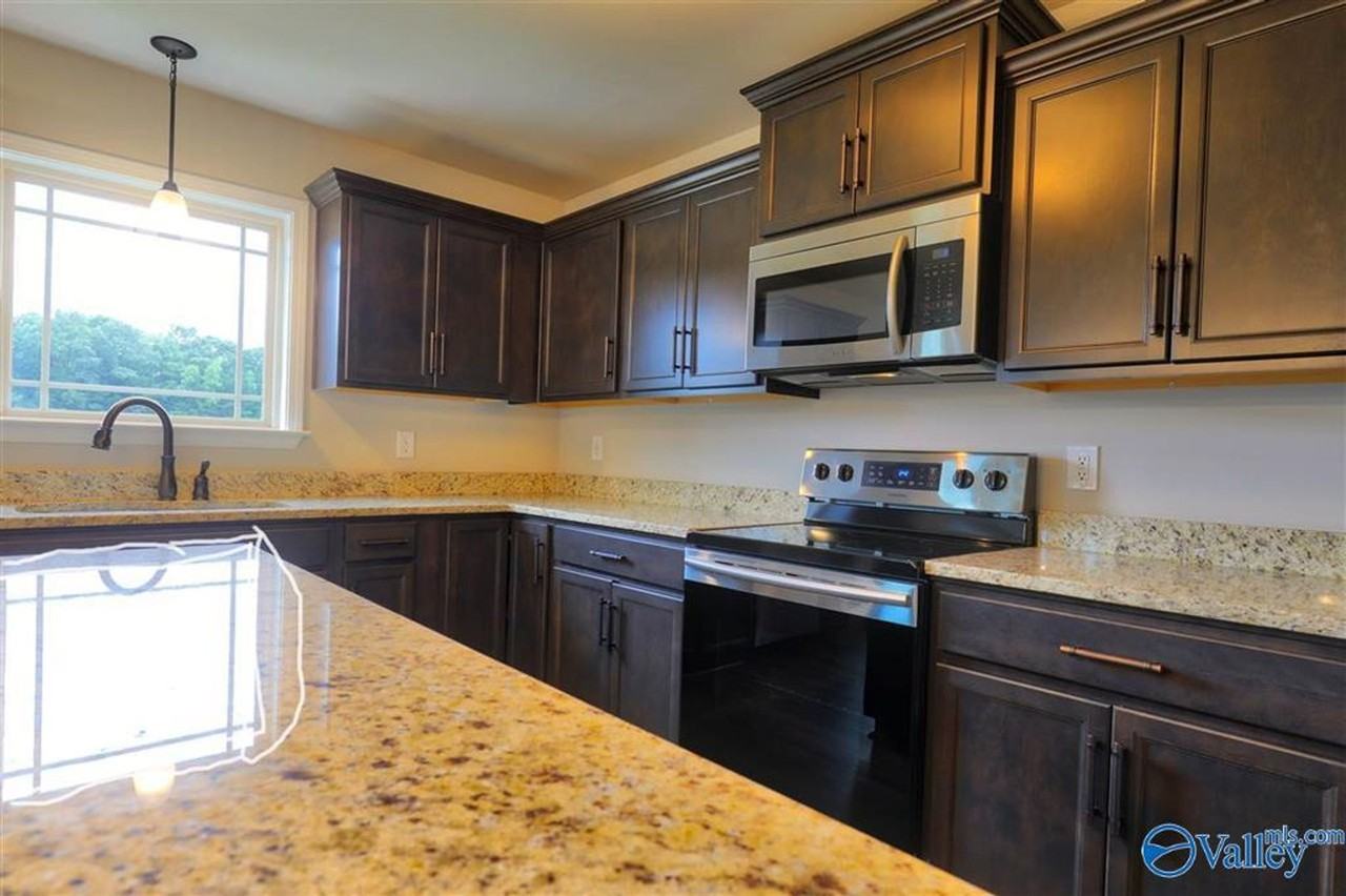 106 Hulsey Ln - Photo 2 of 16