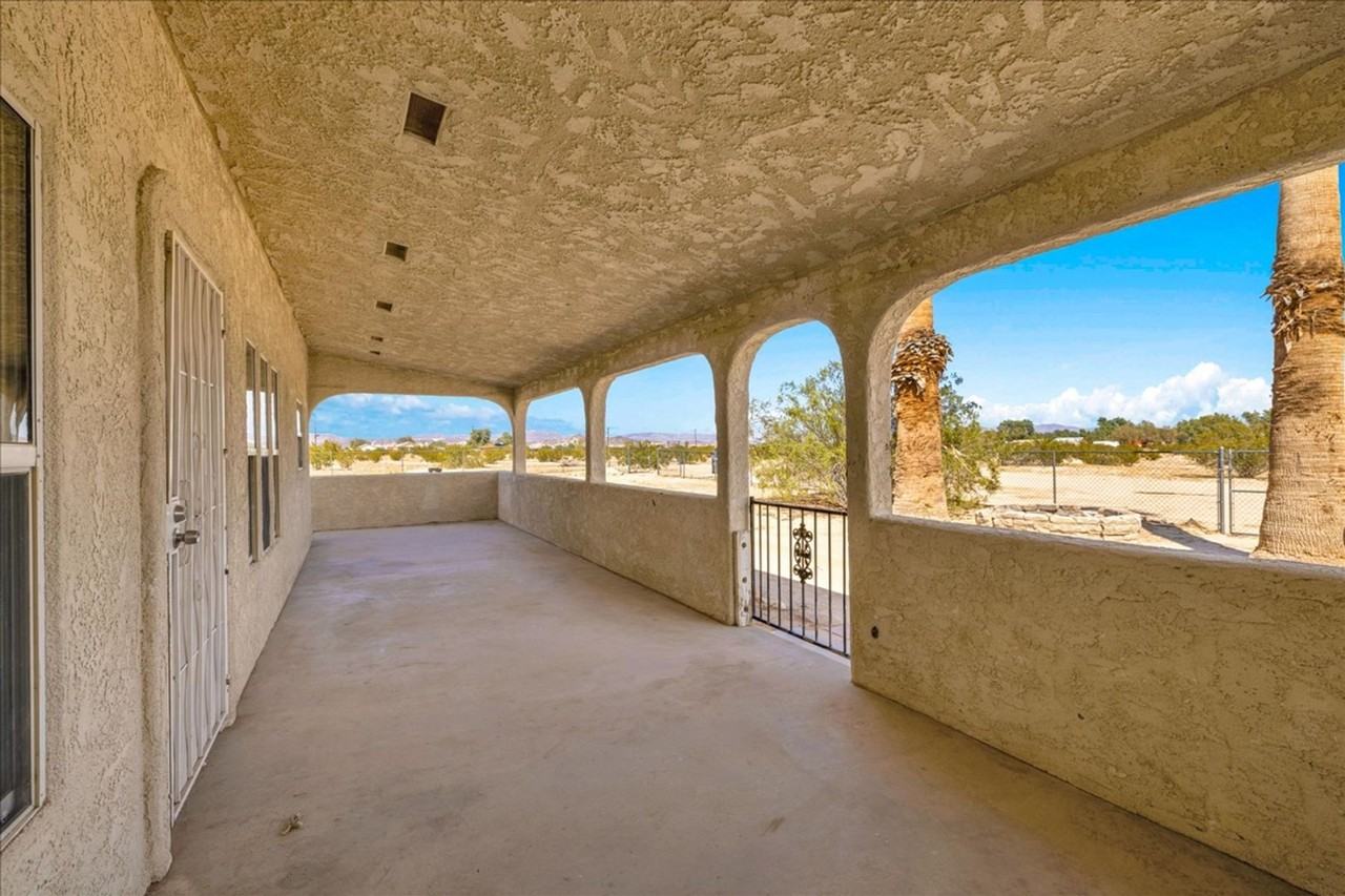 4611 Oasis Ave - Photo 7 of 50