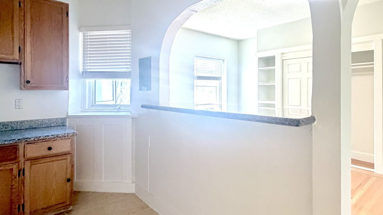 840 Van Ness Ave #406 - Photo 3 of 7