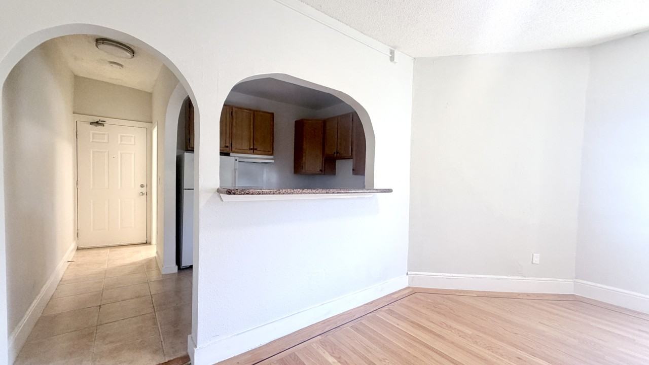 840 Van Ness Ave #406 - Photo 4 of 7