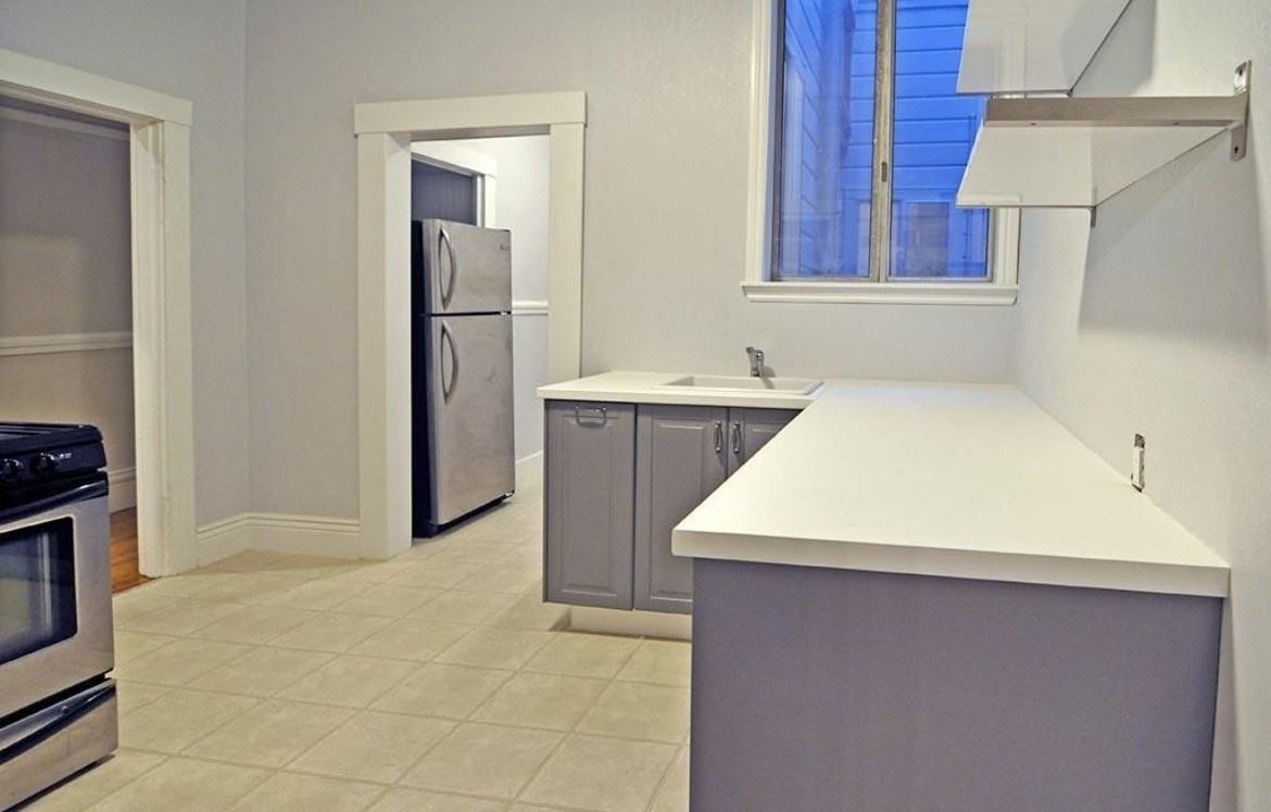 1335 Oak St - Photo 4 of 8