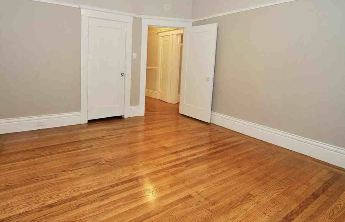 1335 Oak St - Photo 5 of 8