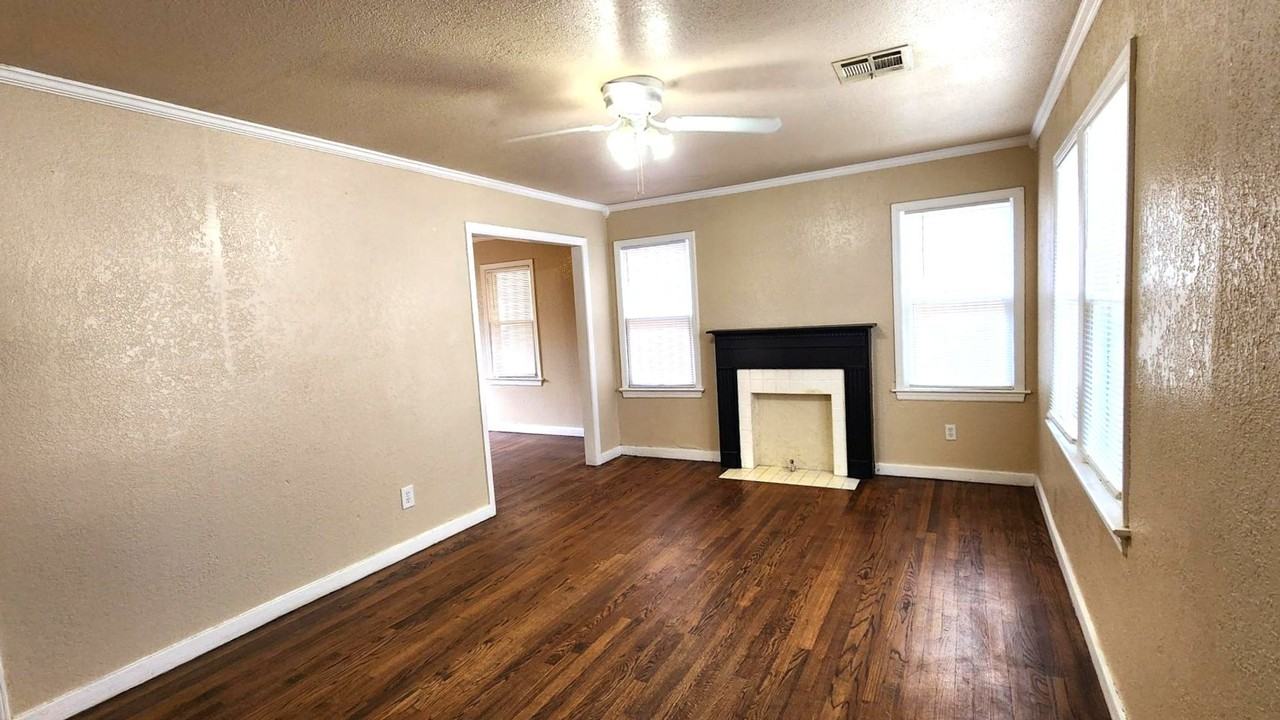 1017 N Tabor Ave - Photo 4 of 20