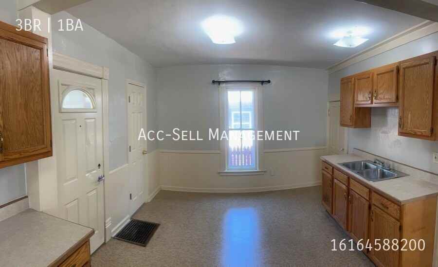 545 Fremont Ave Nw - Photo 4 of 8